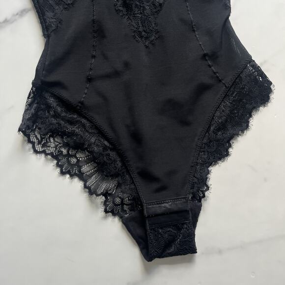 Pinsy Smoothing Lace Shape wear Bodysuit Black Sz small Sexy hourglass enhancing - Picture 8 of 11